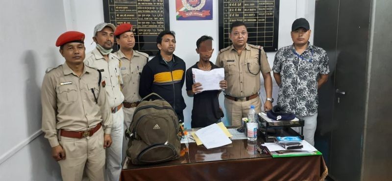 RPF and NFR officials with the apprehend person in police custody (Photo Courtesy: Sabyasachi De, Chief PRO, NFR)